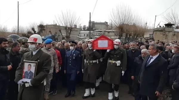1648304268278.jpeg Başkan Erdoğan'dan şehit Uzman Çavuş Güleş'in ailesine taziye - 2