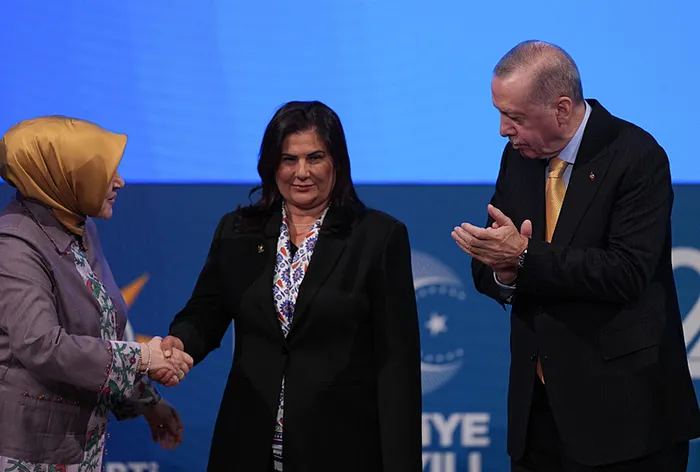 Özlem Çerçioğlu’na CHP eziyeti! Rant çetesi istifa ettirdi! İşte gerçekler