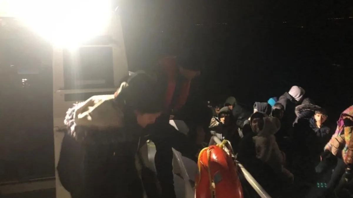 Çanakkale'de 24'ü çocuk 44 kaçak göçmen yakalandı