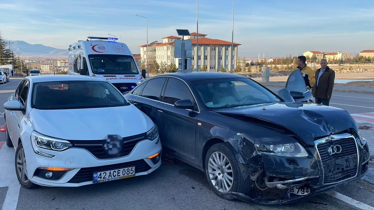 Karaman'da feci kaza! İki otomobil çarpıştı: 1 yaralı