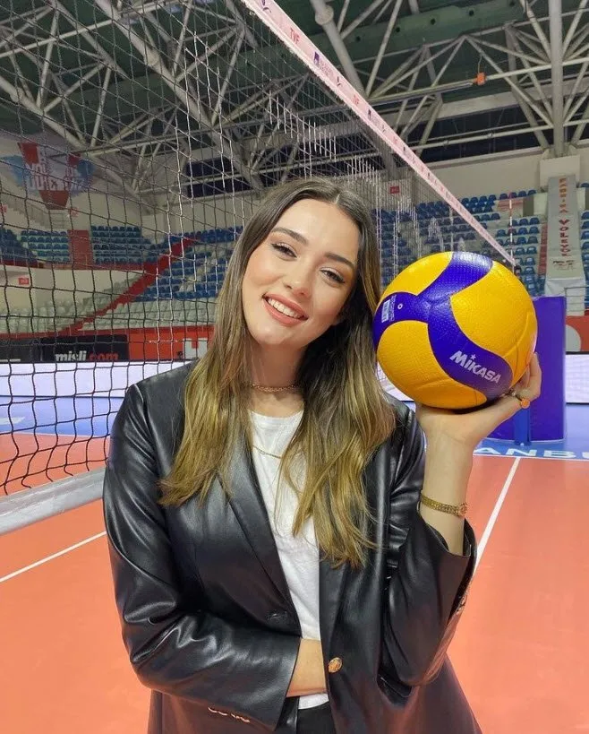 Voleybolcu Zehra Güneş’ten kötü haber! Sosyal medyadan duyurdu! Meriç Aral’dan destek geldi