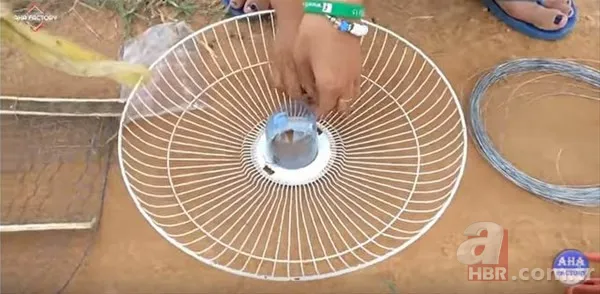 Erzincan'da eksi 20 derecede buzun altında balık avı! Onlarca balığı elleriyle böyle yakaladı: Güzel bir balık tutma tekniği 13