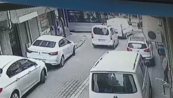 Son dakika: Zeytinburnu'nda tramvayla panelvan araç çarpıştı! - 2