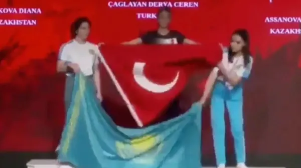 Derya Ceren Çağlayan yürekleri fethetti! Türk bayrağıyla gereken yanıtı verdi - 2