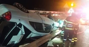 Direksiyon hakimiyetini kaybetti su kanalına düştü