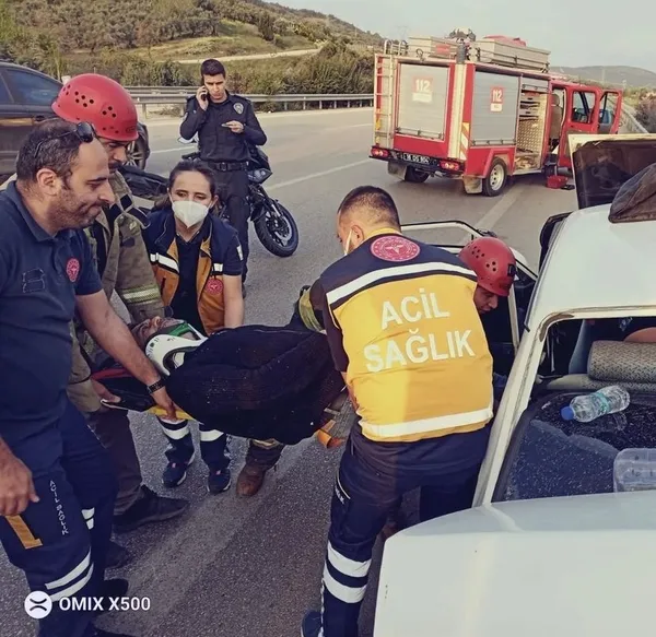 bursada-trafik-kazasinda-4-kisi-yaralandi-1651472520430.jpg Bursa’da trafik kazasında 4 kişi yaralandı - 1