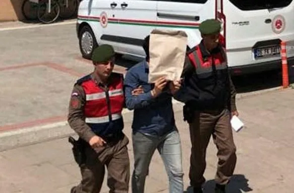 170 bin kişiyi dolandıran ve cezaevinden kaçan şahıs kontrol noktasında yakalandı - 1