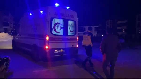 motosiklet-ticari-taksi-ile-carpisti-1-yarali-1712867533625.jpg Motosiklet ticari taksi ile çarpıştı: 1 yaralı - 2