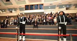 Demokrasinin uç beyleri Demokrasi Adası’nda