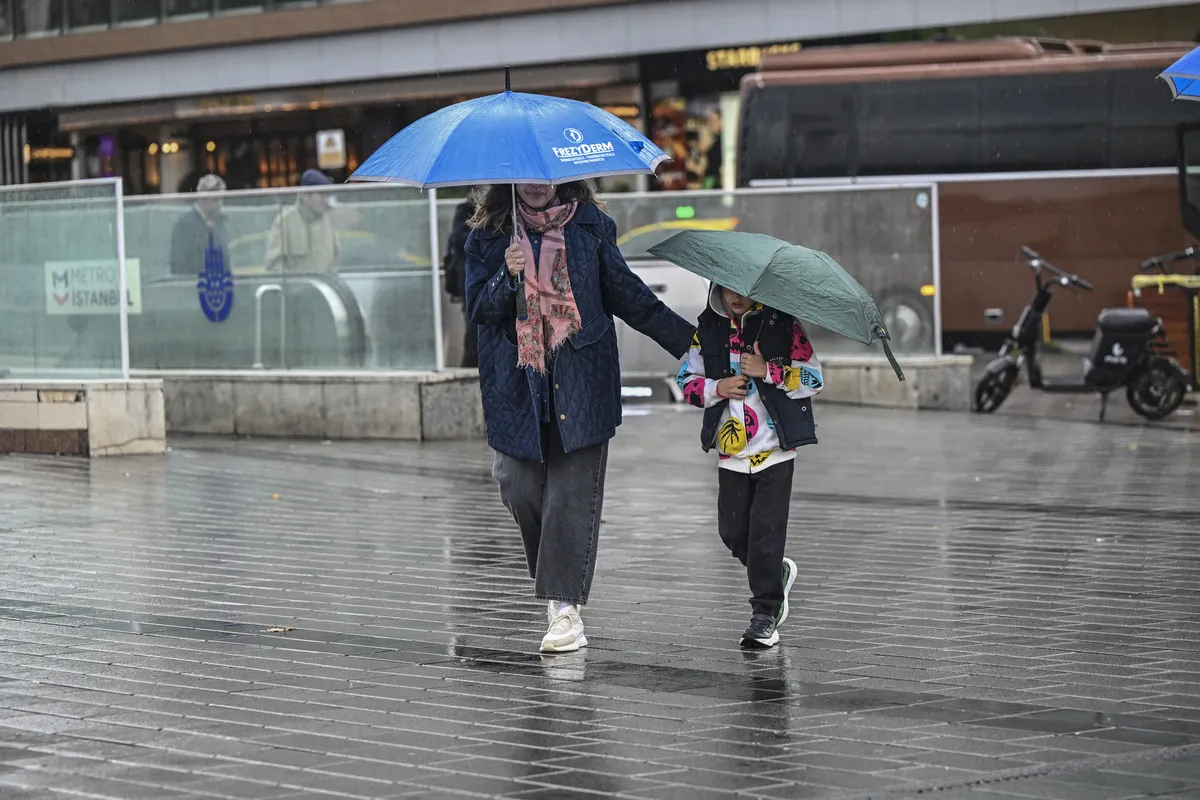 İstanbul'a yeni sağanak dalgası geliyor: Yağışlar 16 Kasım'a kadar sürecek! - 11