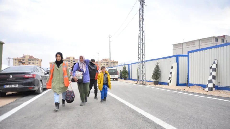 Gaziantep İslahiye'deki konteyner kentte yaşam başladı! Kalyon Holding 12 günde AFAD'a teslim etti