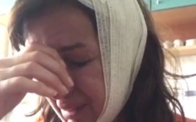 Güzellik salonunda topuklu ayakkabı dayağı