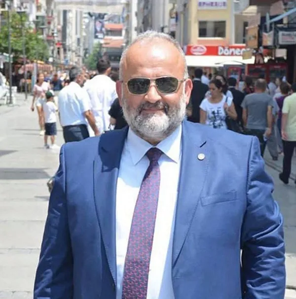 1645514940570.jpg Kadın bedeni üzerinden muhalefet yapan CHP'li Buca Belediye Meclis Üyesi Bülent Uygur partisinden istifa etti - 2