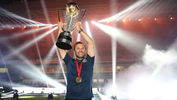 Galatasaray Okan Buruk’un maaşını resmen açıkladı! İşte tecrübeli hocaya ödenecek ücret...