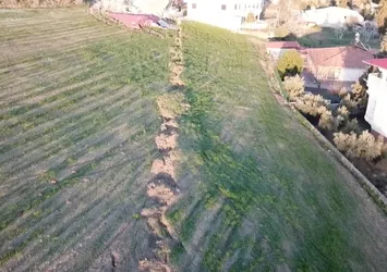 Kahramanmaraş'ta köy ortadan ikiye yarıldı! Dehşetin izleri...
