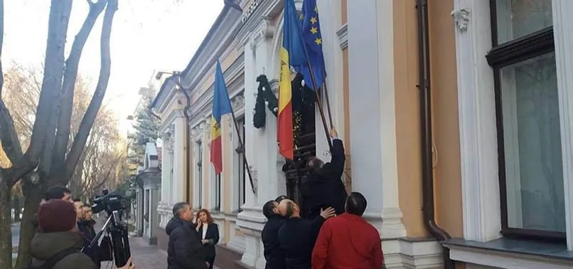 Moldova, AB bayrağını indirtti