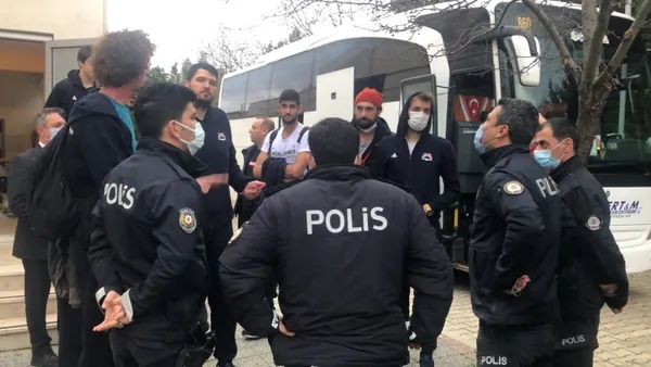 Seyircisiz maçta olay çıktı polis biber gazı ile müdahale etti - 2