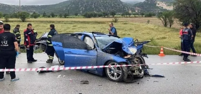 Burdur’da can pazarı! İki otomobil kafa kafaya çarpıştı! Feci kazada 5 kişi hayatını kaybetti
