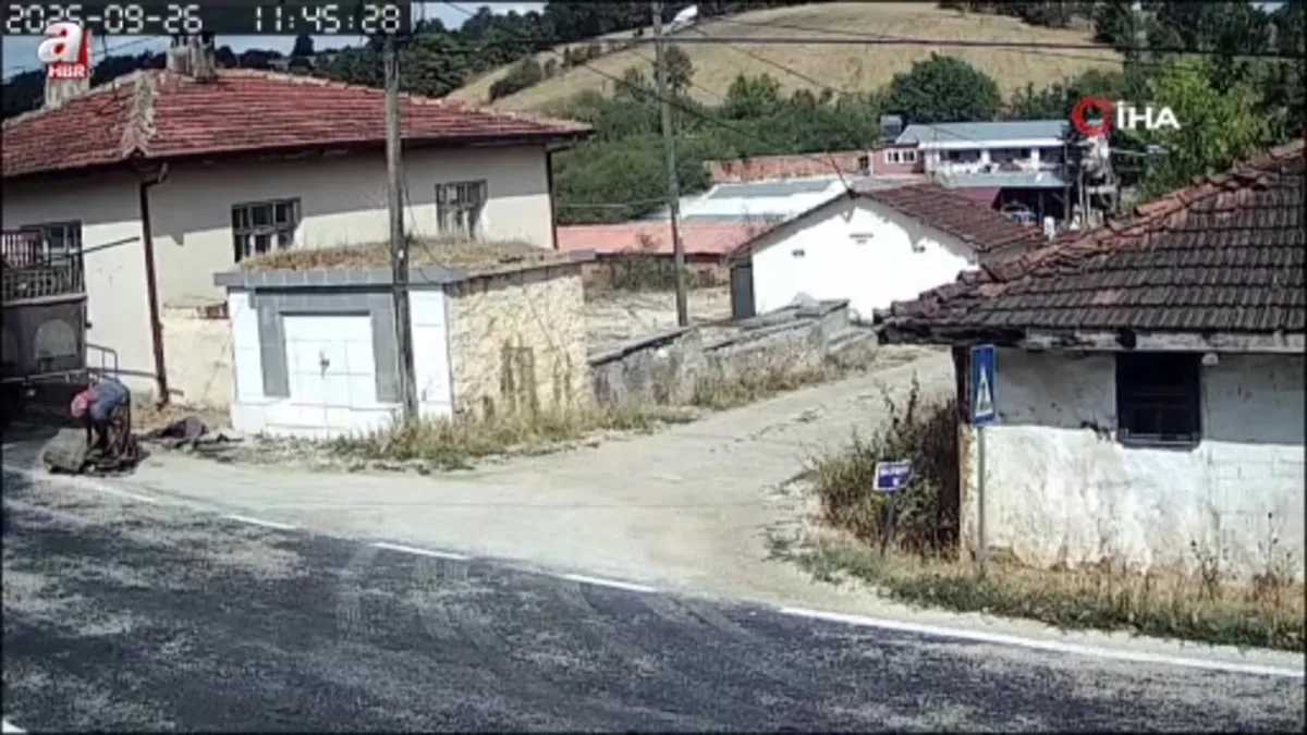 Hurdacılar köy meydanını çöplüğe çevirdi