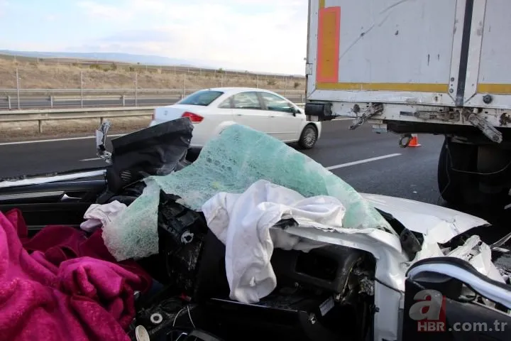 Kendisi öldü annesi yaralandı! Korkunç kaza 12