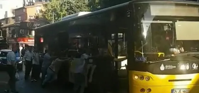 Üsküdar’da klasik İETT arızası! Enkazı ittirmek yine vatandaşa kaldı