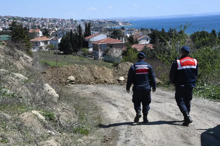 1587043842739.jpg İstanbul'un girişinde jandarmadan akılalmaz önlem - 2