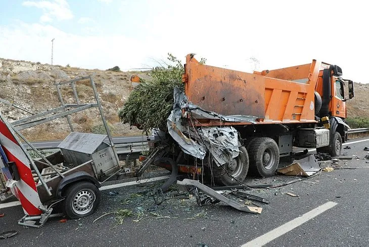 Şanlıurfa’da feci kaza! Minibüs kamyona arkadan çarptı! Çok sayıda ölü var...