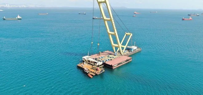 "Bereket" adlı kuru yük gemisinin arka bölümü sudan çıkarıldı
