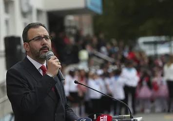 Bakan Kasapoğlu'ndan tarihi zafere kutlama