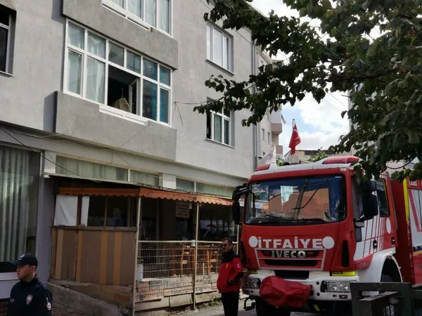 kocaelide-kahreden-olay-17-yasindaki-genc-kiz-yanarak-oldu-1665136783755.jpg Kocaeli’de kahreden olay! 17 yaşındaki genç kız yanarak öldü - 3