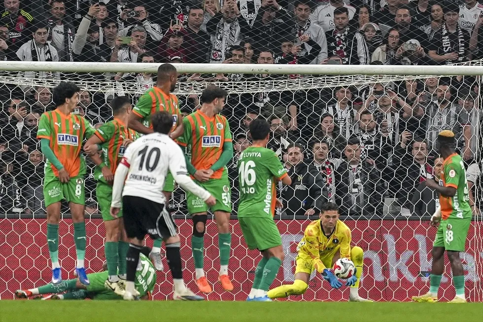 kartal-yari-finale-uctu-besiktas-alanyasporu-maglup-etti-1776974045323.jpg Kartal yarı finale uçtu! Beşiktaş Alanyaspor'u mağlup etti - 2