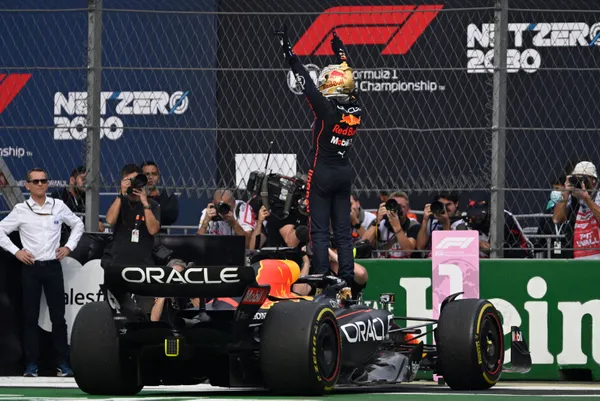 schumacheri-de-geride-birakti-verstappen-f1-tarihine-gecti-1667169932668.jpg Schumacher'i de geride bıraktı: Verstappen F1 tarihine geçti - 1