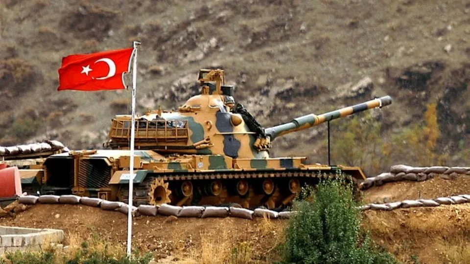 Evlerine dönmek için kara harekatını bekliyorlar! Gözleri Mehmetçik'te