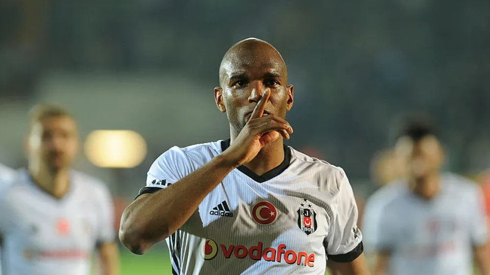 Ryan Babel yönetimden zam istiyor