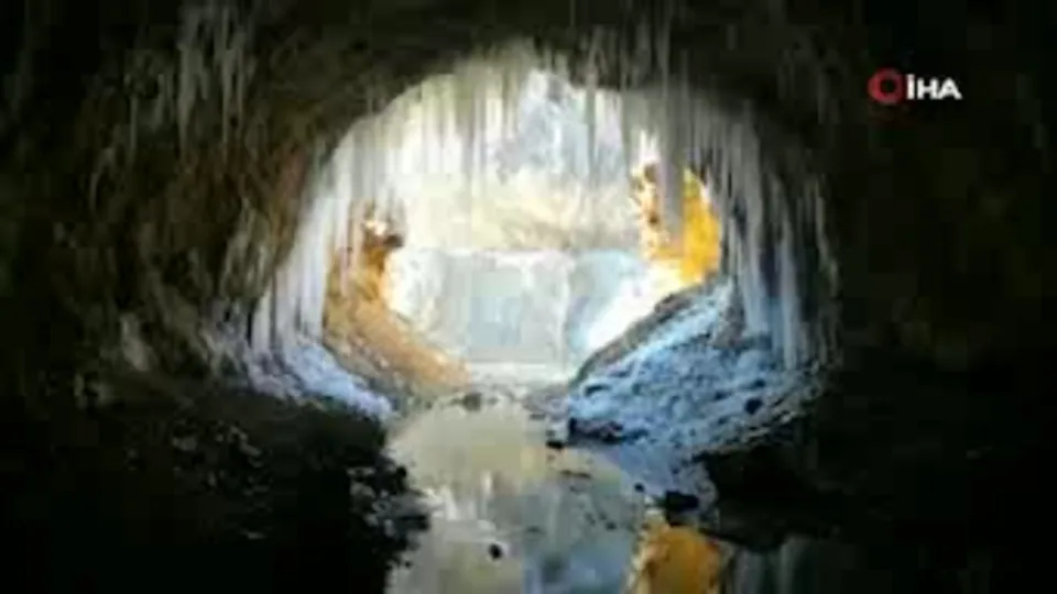 Yapımı 132 yıl sürdü! Dünyanın en tehlikeli yolu buz tuttu