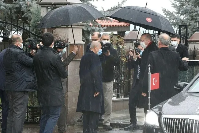 Başkan Erdoğan Oğuzhan Asiltürk’ü evinde ziyaret etti