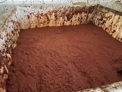 İzmir’de mide bulandıran görüntüler! İçeri giren jandarma ekipleri şaştı kaldı: Kaçak salça üretimi | Vatandaşa bunu yediriyorlar