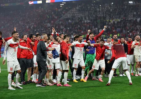 Dünya 'Bizim Çocuklar'ı konuşuyor! İşte Avusturya zaferinin manşetleri