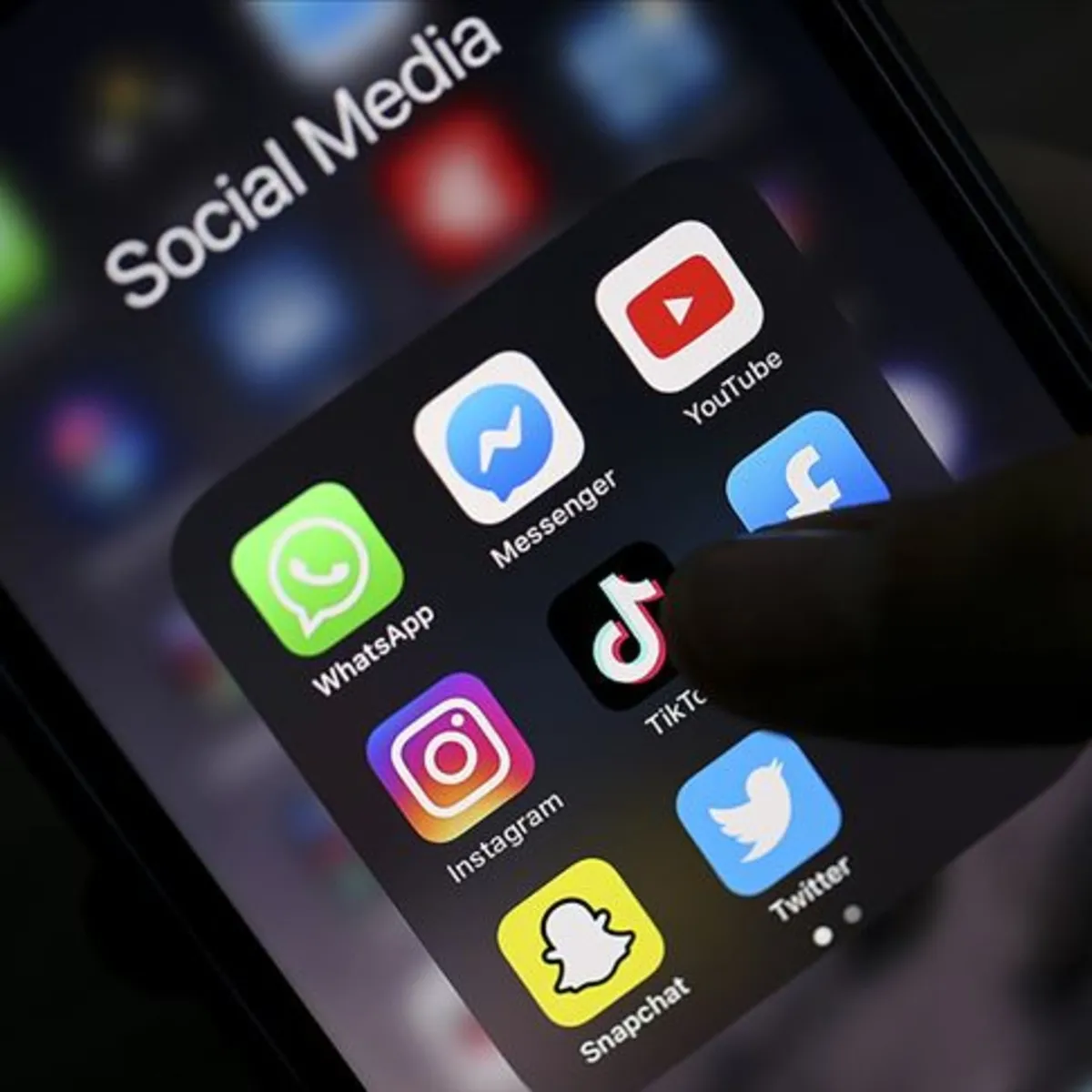 Dijital işgalin hedefinde gençler var: Sosyal medyada LGBT tehlikesi