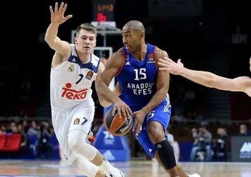 Anadolu Efes, İspanya deplasmanında
