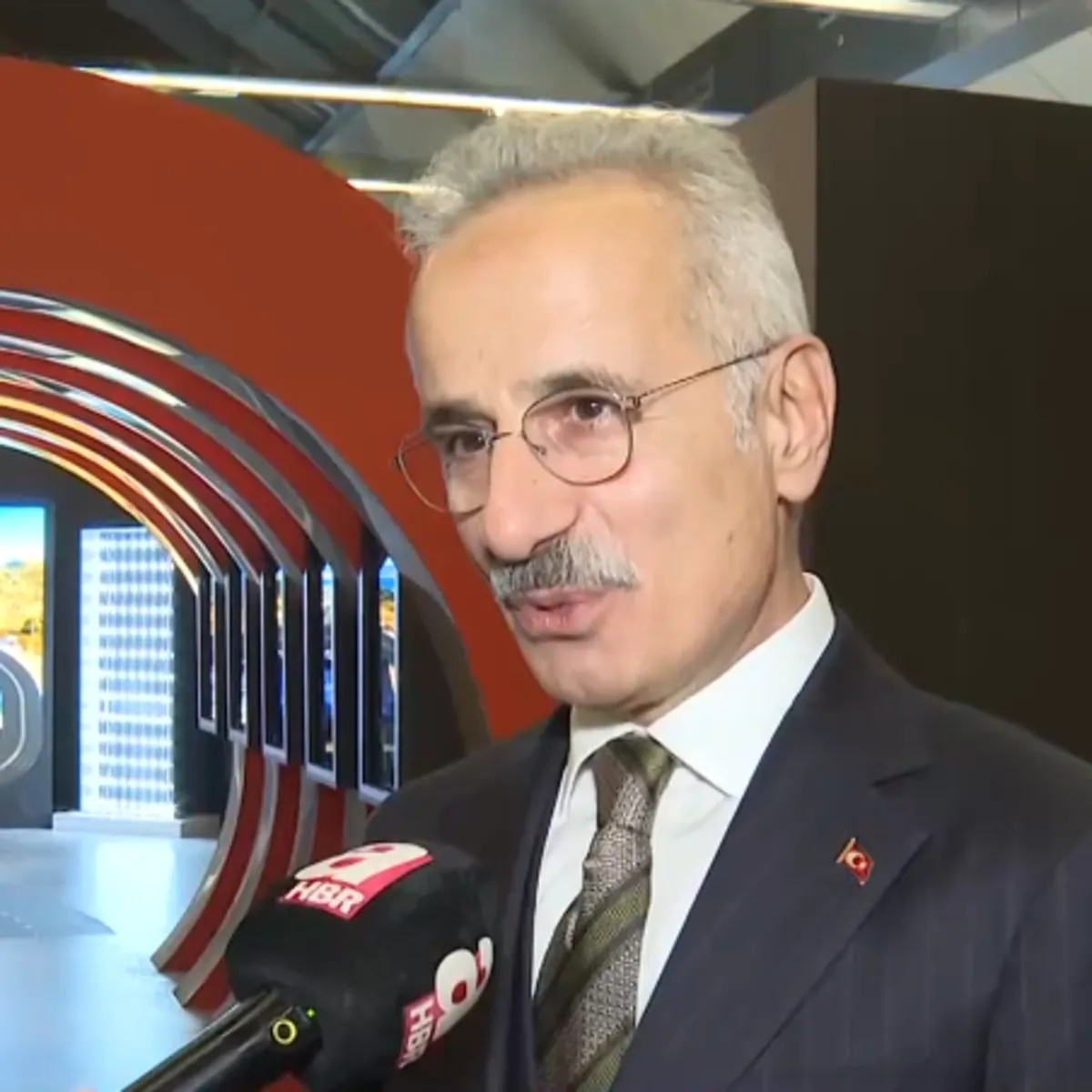 Türkiye ulaşımda çağ atladı: 30 bin kilometrelik bölünmüş yol! Bakan Uraloğlu A Haber'de