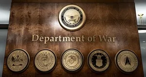 Trump Pentagon’un adını değiştirdi! İşte yeni logolu tabelalar