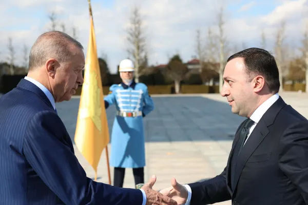 son-dakika-baskan-erdogan-gurcistan-basbakani-garibasviliyi-kabul-etti-1677156143960.jpg Son dakika: Başkan Erdoğan Gürcistan Başbakanı Garibaşvili’yi kabul etti - 2