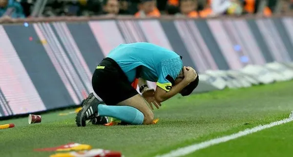 Olay hakem Tarık Ongun kafasına gelen maddeyi açıkladı