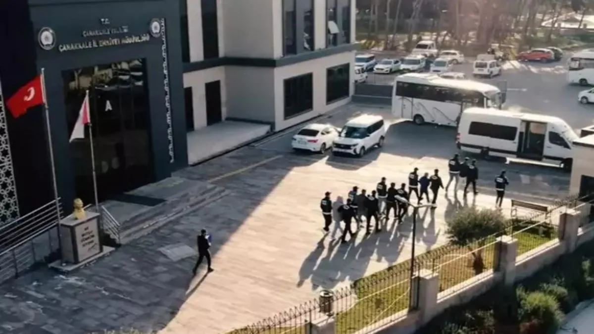 Çanakkale'de 11 adrese eş zamanlı uyuşturucu operasyonu: 9 şüpheli tutuklandı