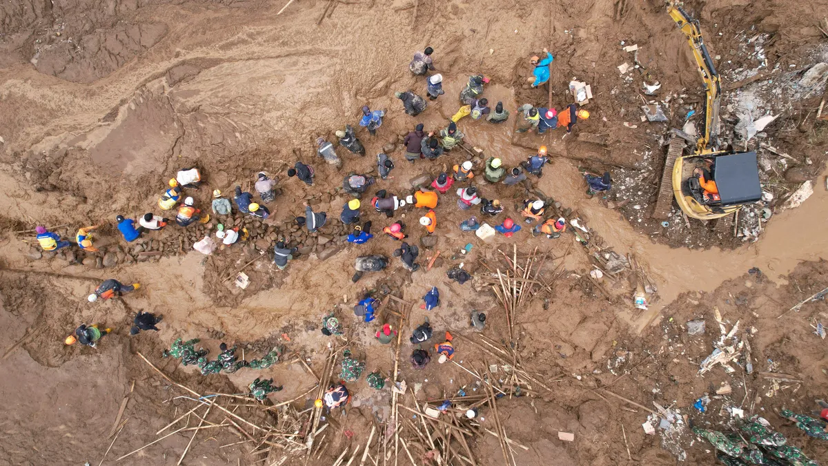 Endonezya'da toprak kayması: Ölü sayısı 25'e yükseldi