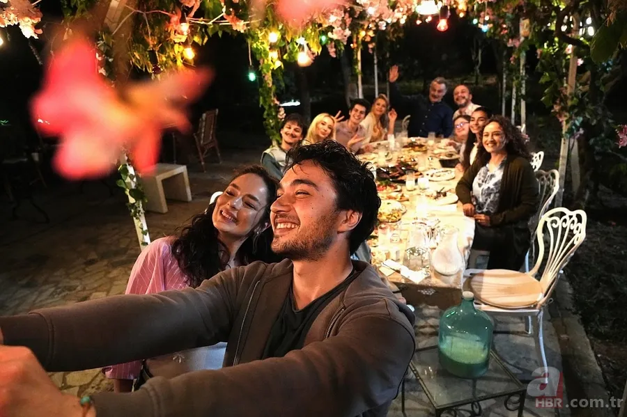 Burak Dakak ve Buse Meral başrolde! atv'nin yeni dizisi Aile Saadeti'nden afiş geldi 7