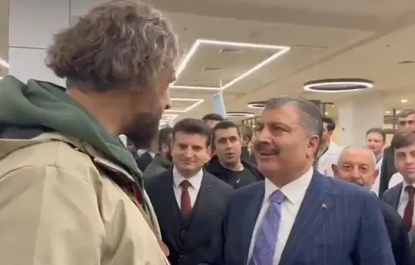 portekizden-geldi-cam-sakurada-bakan-kocaya-dua-etti-size-ne-kadar-dua-etsem-azdir-1672525299674.jpg Portekiz'den geldi Çam Sakura'da Bakan Koca'ya dua etti: Lizbon'daki doktorlar da 'harika' diyor - 4