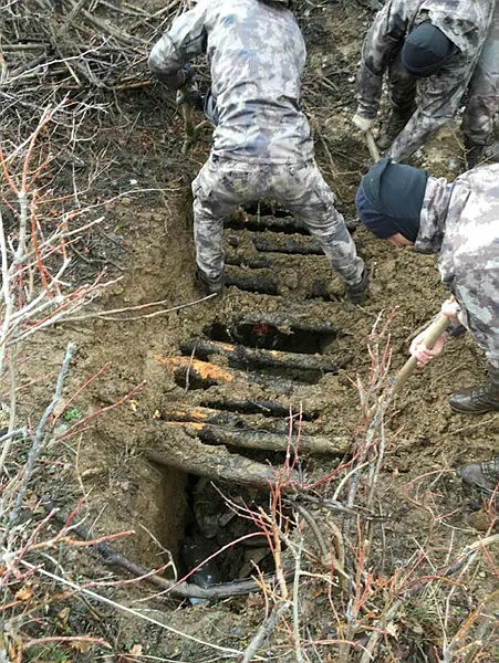 Bitlis'te PKK'lıların kullandığı sığınak imha edildi - 4