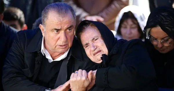 son-dakika-fatih-terimin-aci-gunu-annesi-nuriye-terim-hayatini-kaybetti-1669362685674.jpg Son dakika: Fatih Terim'in acı günü! Annesi Nuriye Terim hayatını kaybetti - 1